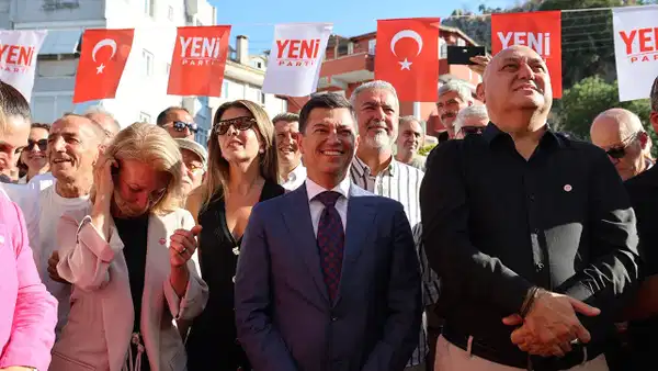 Acar Ünlü CHP'den istifa edip YENİ Parti'ye katıldı