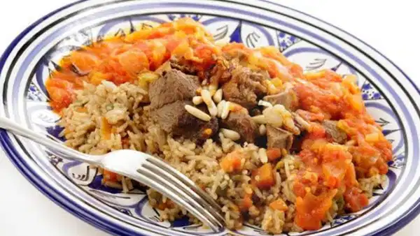 Tane Tane Acem Pilavı: Doyurucu Lezzetin Tam Ölçülü Tarifi