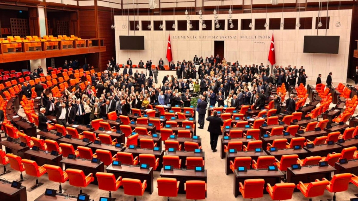 Açılım Yolda Düzülecek: Silahların Bırakılmasında Belirsizlik