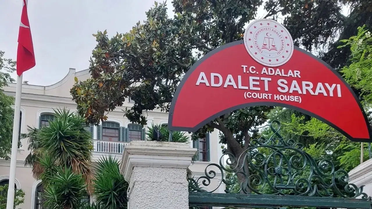 Adalar Adliyesi'nden silah çalan katip ilk duruşmada tahliye edildi