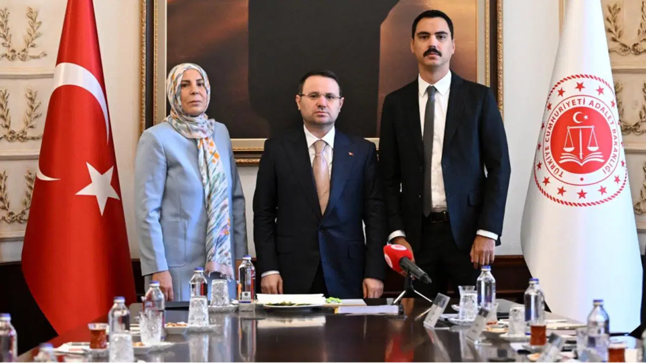Adalet Bakanı Gürlek, Muhsin Yazıcıoğlu'nun Ailesiyle Görüştü