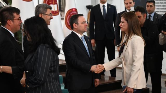 Adalet Bakanı Gürlek, personel ve HSK üyeleriyle bayramlaştı