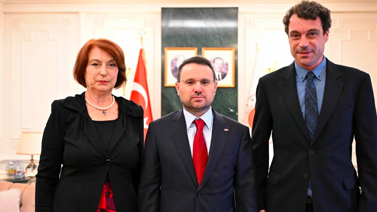 Adalet Bakanı Gürlek, Uğur Mumcu'nun Ailesini Ziyaret Etti