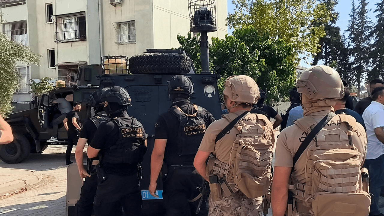 Adana'da Balkondan Ateş Açan Firari Yakalandı