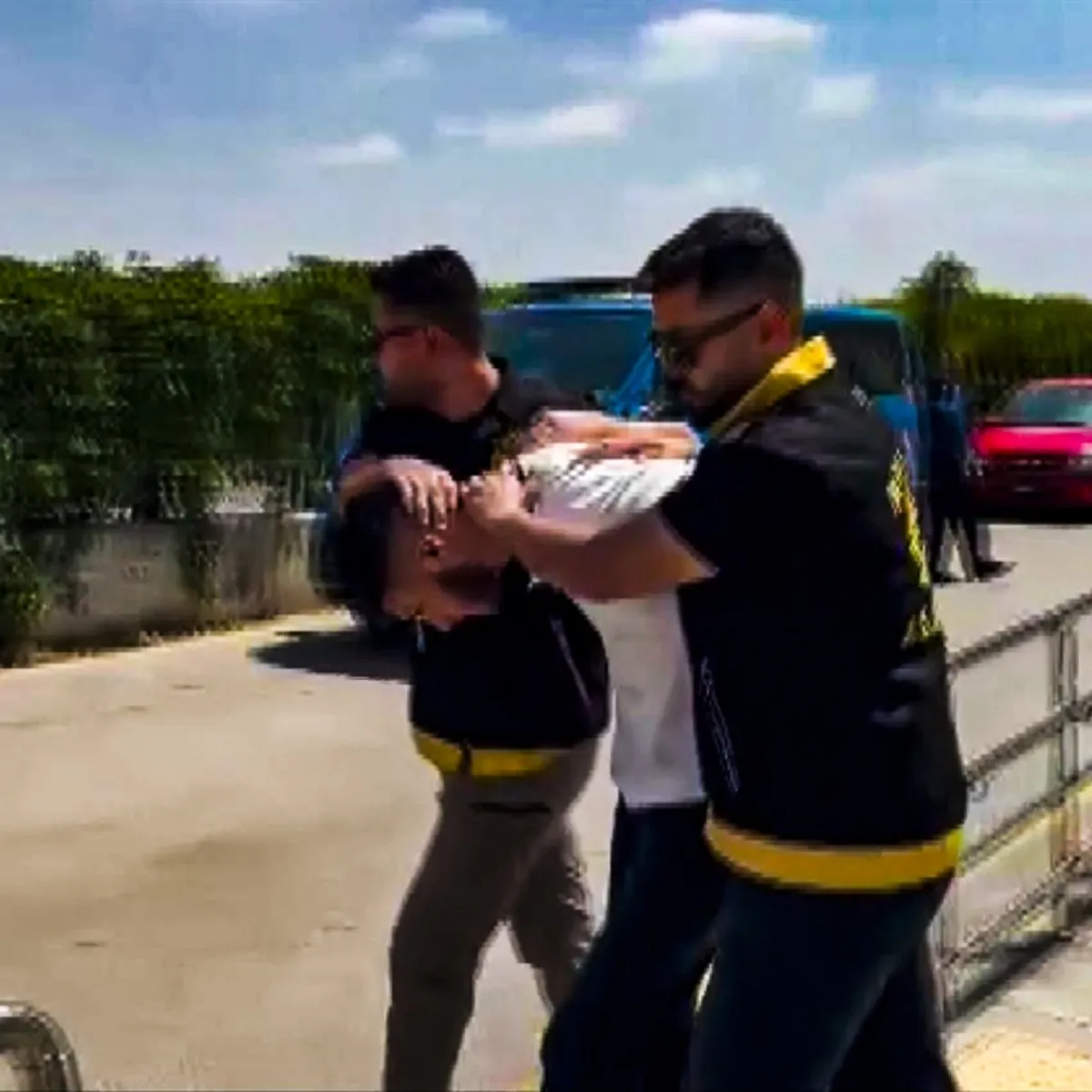 Adana'da çarşaflı saldırı: 18 yaşındaki şüpheli yakalandı