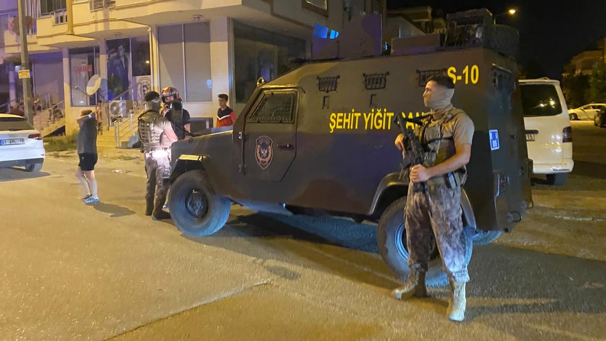 Adana Ceyhan'da vahşet: Boşandığı eşini öldürdü, oğlunu yaralayıp intihar etti