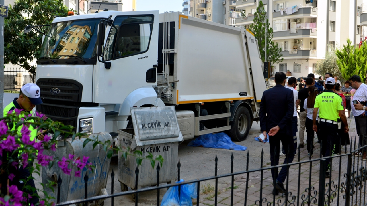 Adana'da Çöp Kamyonunun Altında Kalan 71 Yaşındaki Kadın Hayatını Kaybetti