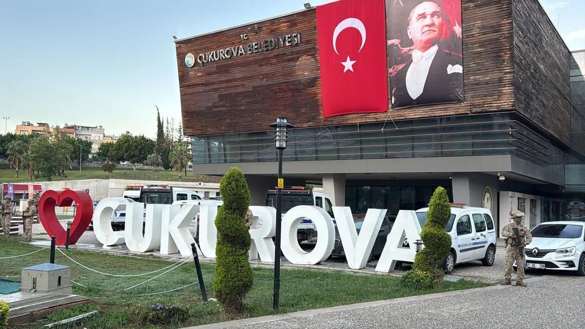 Adana Çukurova Belediyesi'ne Jandarma Operasyonu
