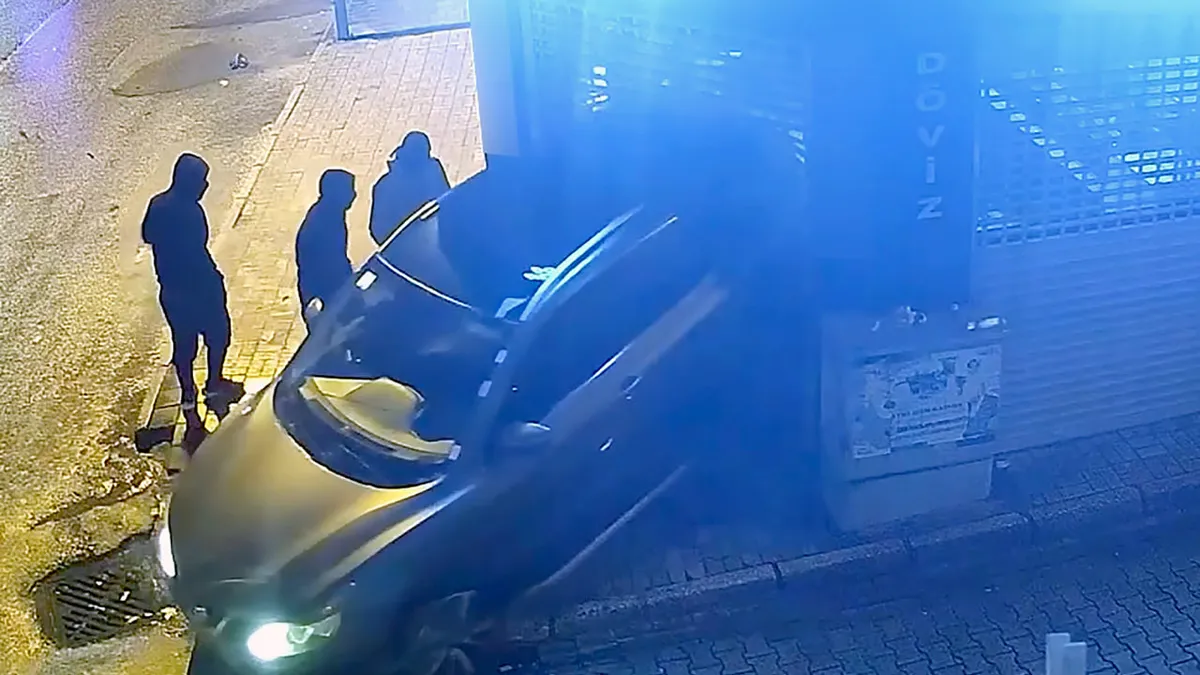 Adana'da döviz bürosuna cipli soygun: 16 bin dolar çalındı