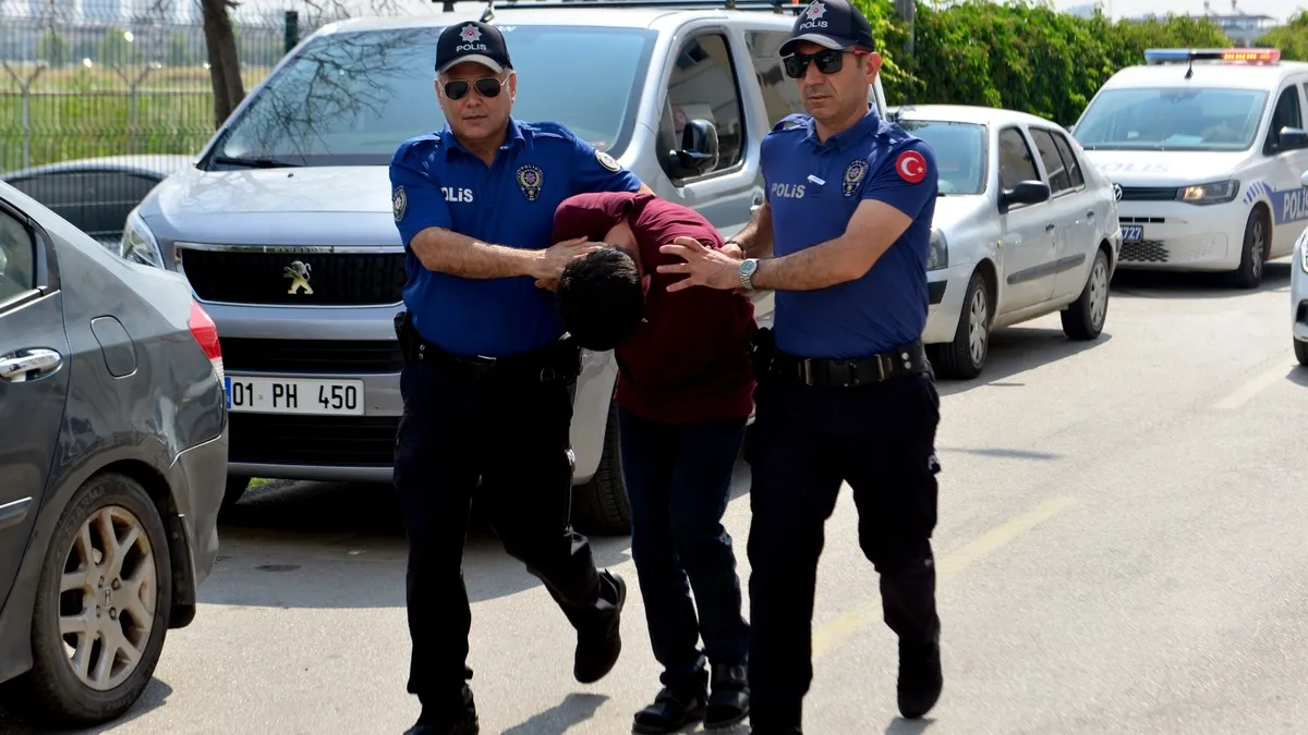 Adana'da uyuyan dolmuş şoförü: Sevgilimle tartıştığım için uykusuz kaldım
