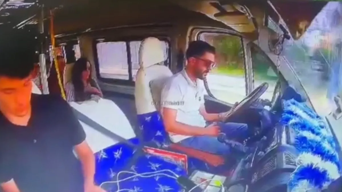 Adana'da direksiyon başında uyuyakalan sürücü duvara çarptı: 7 yaralı