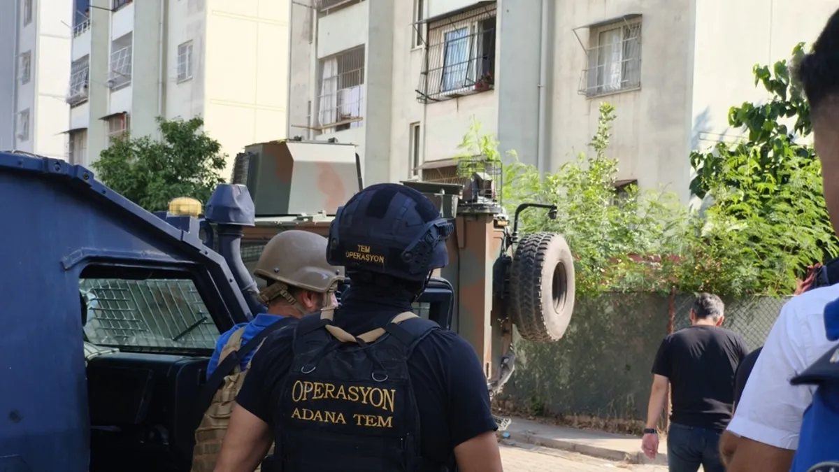 Adana'da El Bombalı Şüpheli Eve Kilitlendi: Özel Harekat Baskını