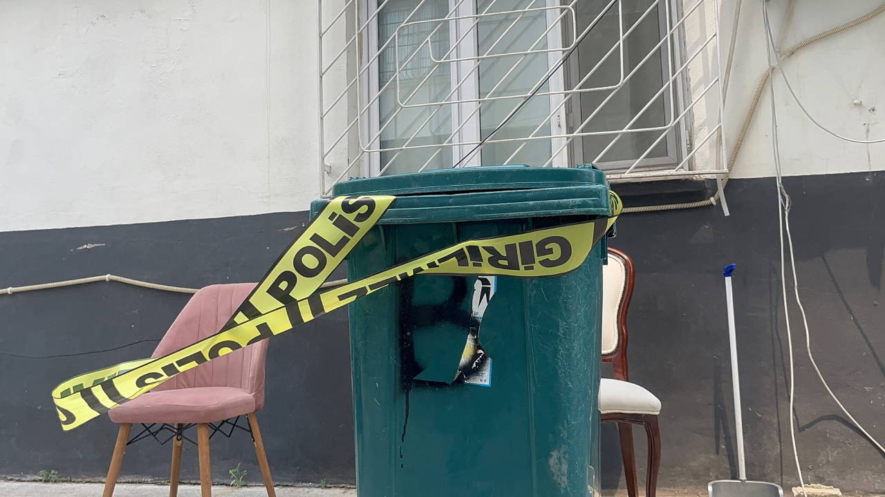 Adana'da eşini çekiç ve bıçakla ağır yaralayan şüpheli aranıyor