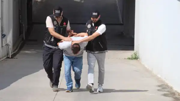 Adana'da Evde 283 Bin Sentetik Hap Ele Geçirildi