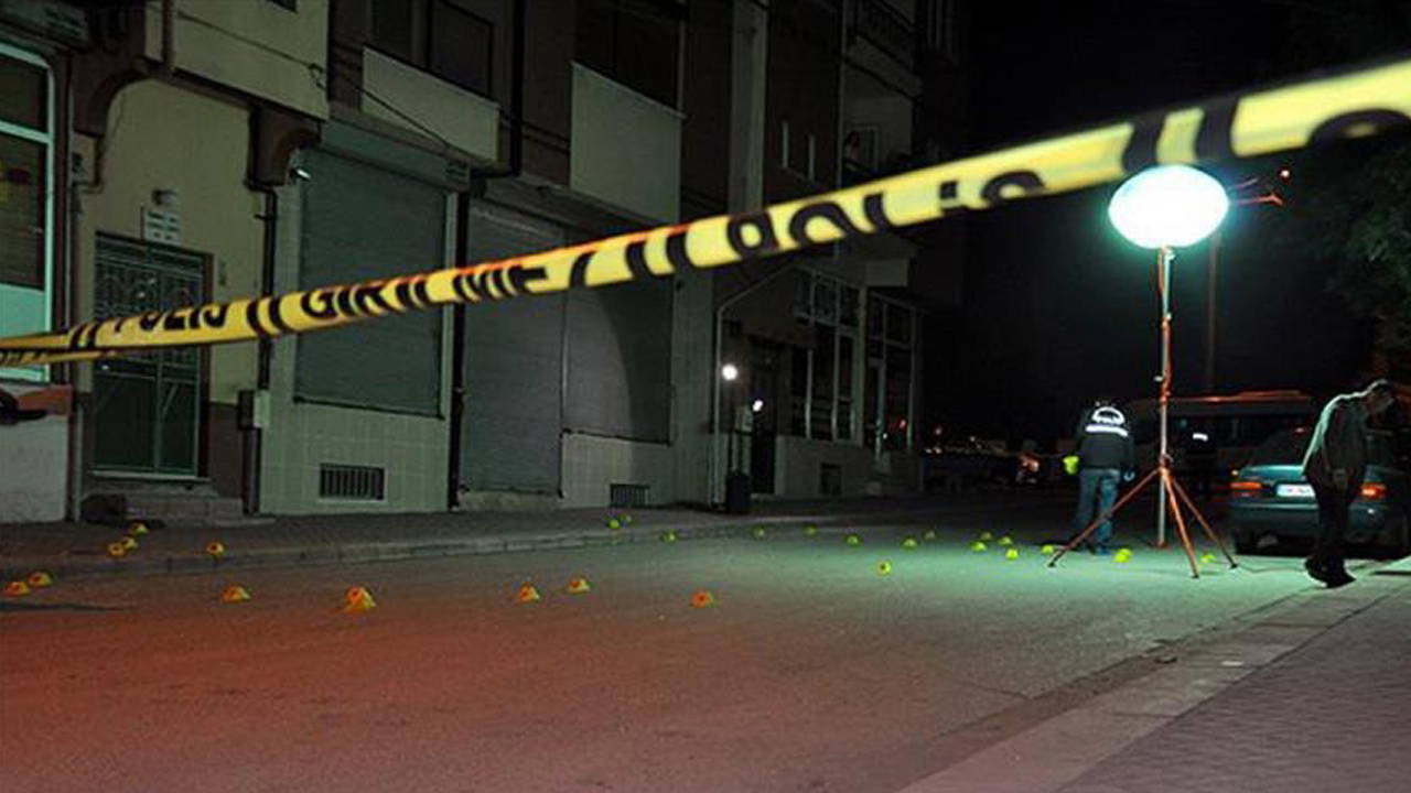 Adana'da Husumet Kavgasında Yoldan Geçen Genç Hayatını Kaybetti