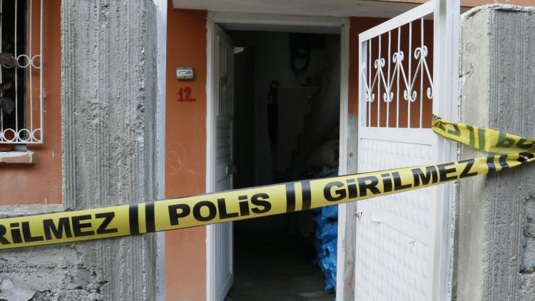 Adana'da korkunç olay: 16 yaşındaki D.E., annesini uyurken bıçaklayarak öldürdü