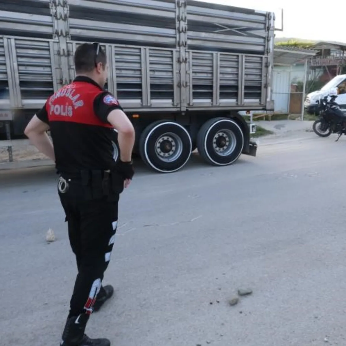 Adana'da Arazi Kavgası Kanlı Bitti: 1 Kişi Hayatını Kaybetti, 2 Yaralı