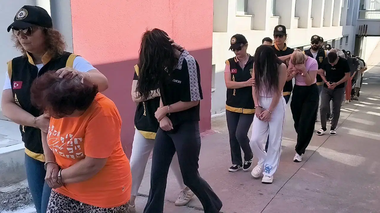 Adana merkezli fuhuş operasyonu: 18 gözaltı
