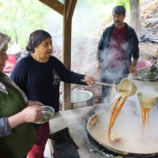 Adana'da Odun Ateşinde 12 Saatlik Mesai: Kilosu 500 TL