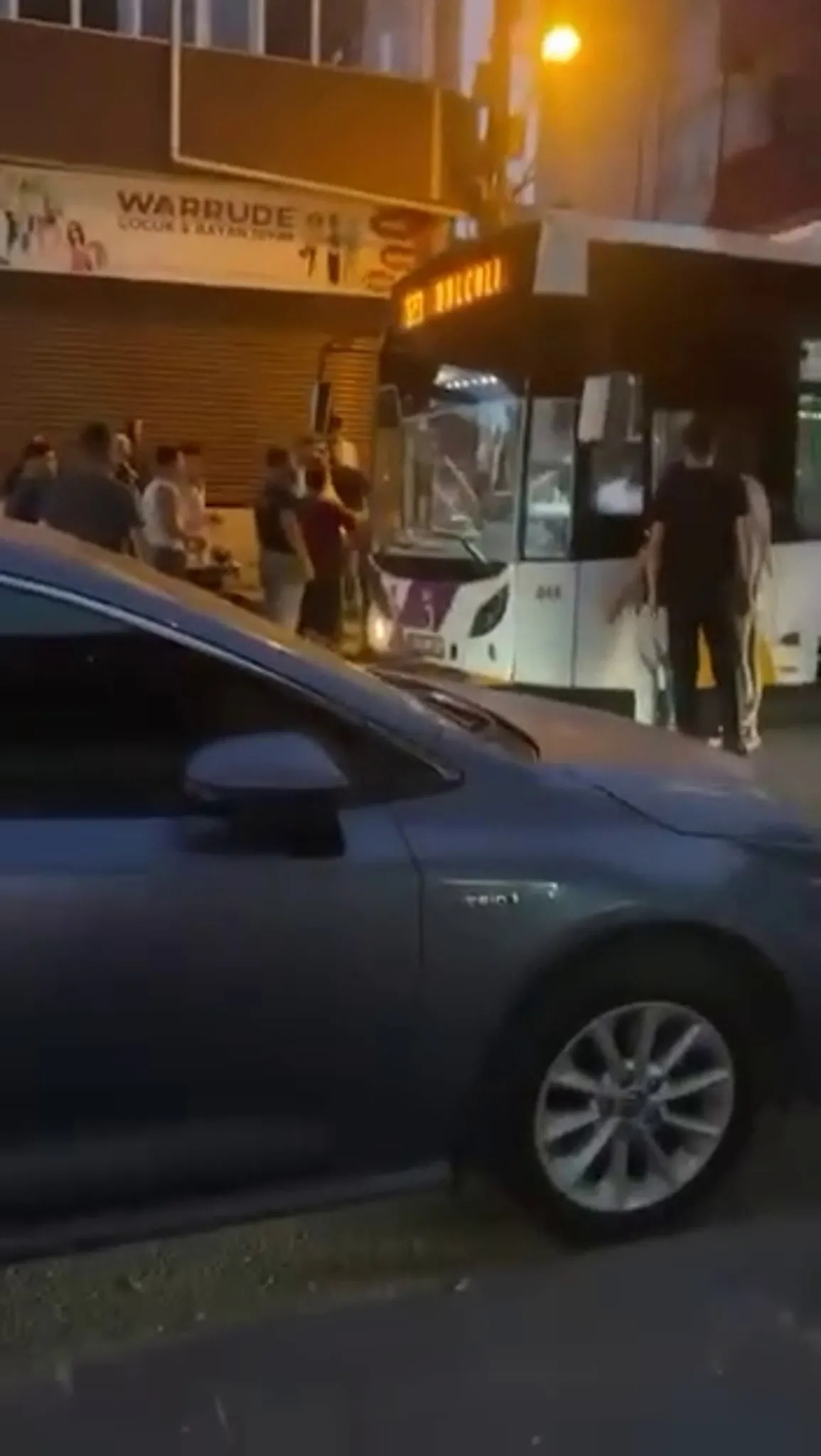 Adana'da otobüs şoförüne 10 kişinin saldırısı: Tekme ve yumruklarla darp edildi