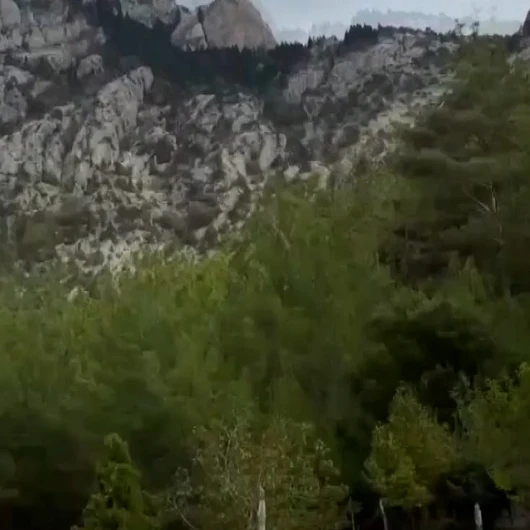 Adana'da Peş Peşe İki Deprem: Hopka Dağı'ndan Dev Kayalar Yuvarlandı