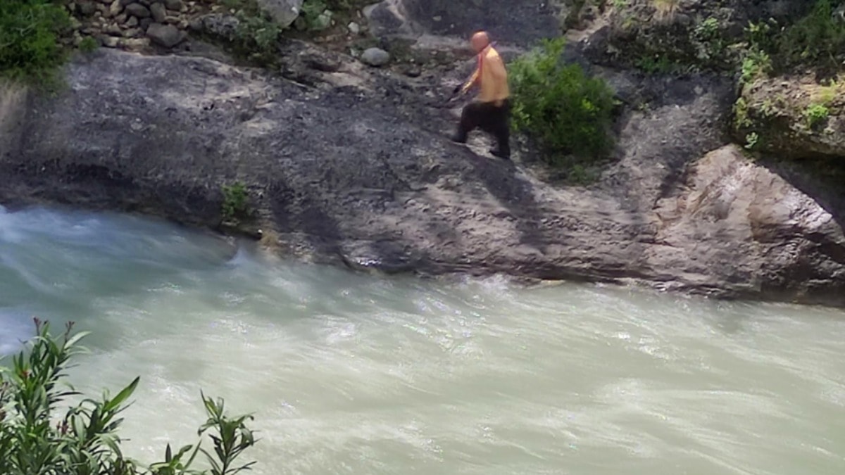 Adana'da serinlemek için girdiği çayda kaybolan kişi aranıyor