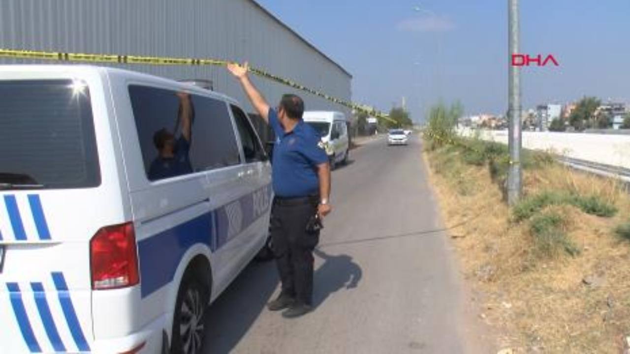 Adana'da seyir halindeki araca silahlı saldırı: 1 yaralı