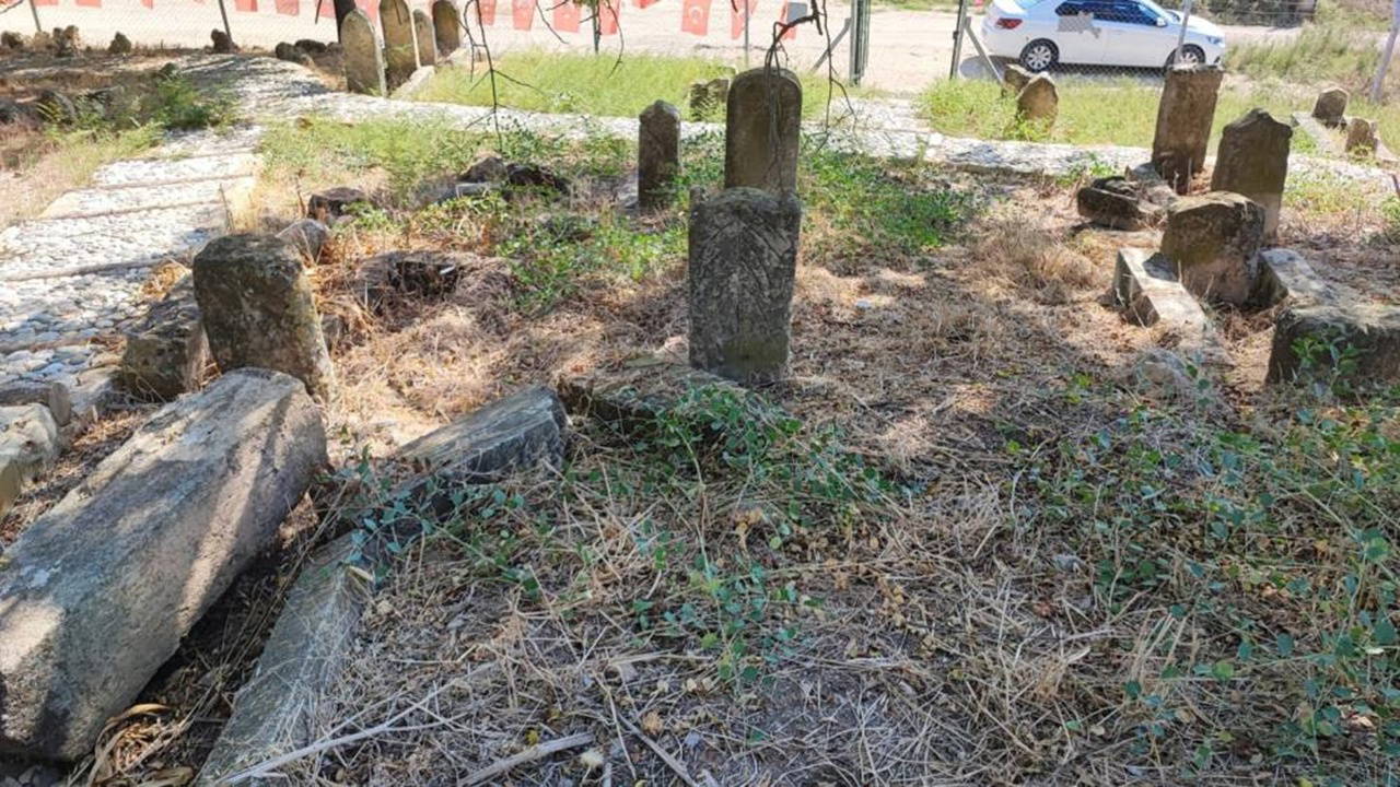 Adana'da tarihi mezar taşı çalındı: Ok işaretli taş kayıp