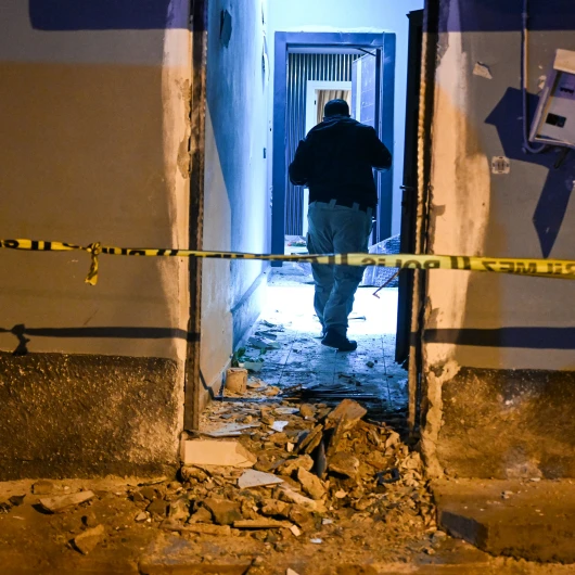 Adana'da müstakil eve el yapımı patlayıcı: Evde 5 kişi vardı