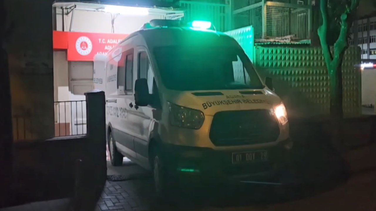 Adana'da 24 Yaşındaki Reyhan Acar Sokak Ortasında Silahlı Saldırıya Uğradı