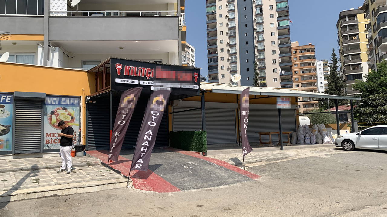 Adana'da Atölyede Çifte Ölüm: İş Yeri Sahibi ve Kadın Ölü Bulundu