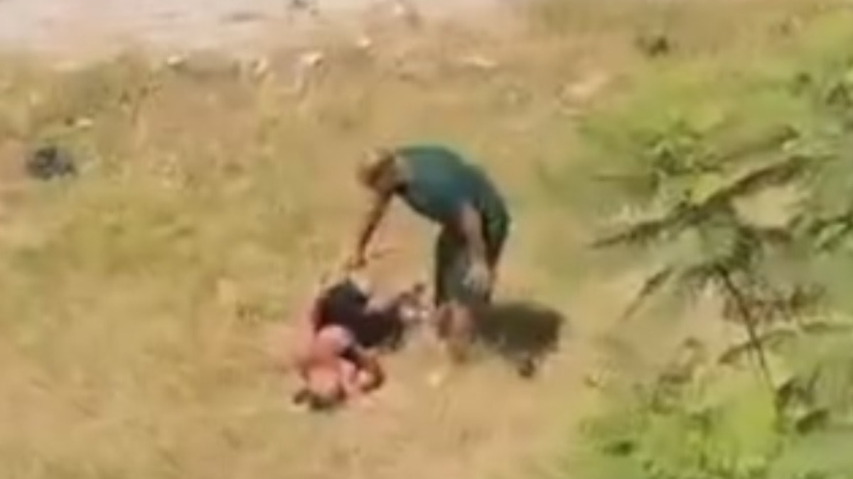 Adana'da baba oğlunu sulama kanalında kemerle dövdü