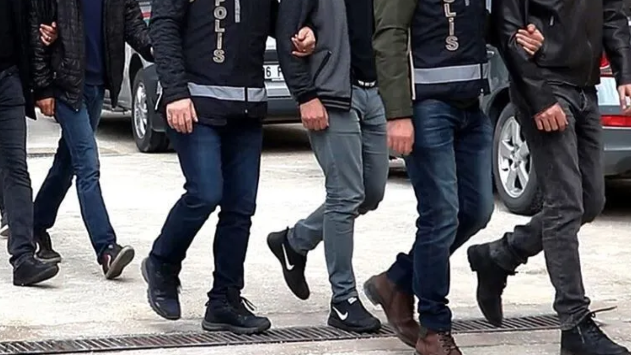Adana'da dolandırıcılık operasyonu: 4 zanlı tutuklandı