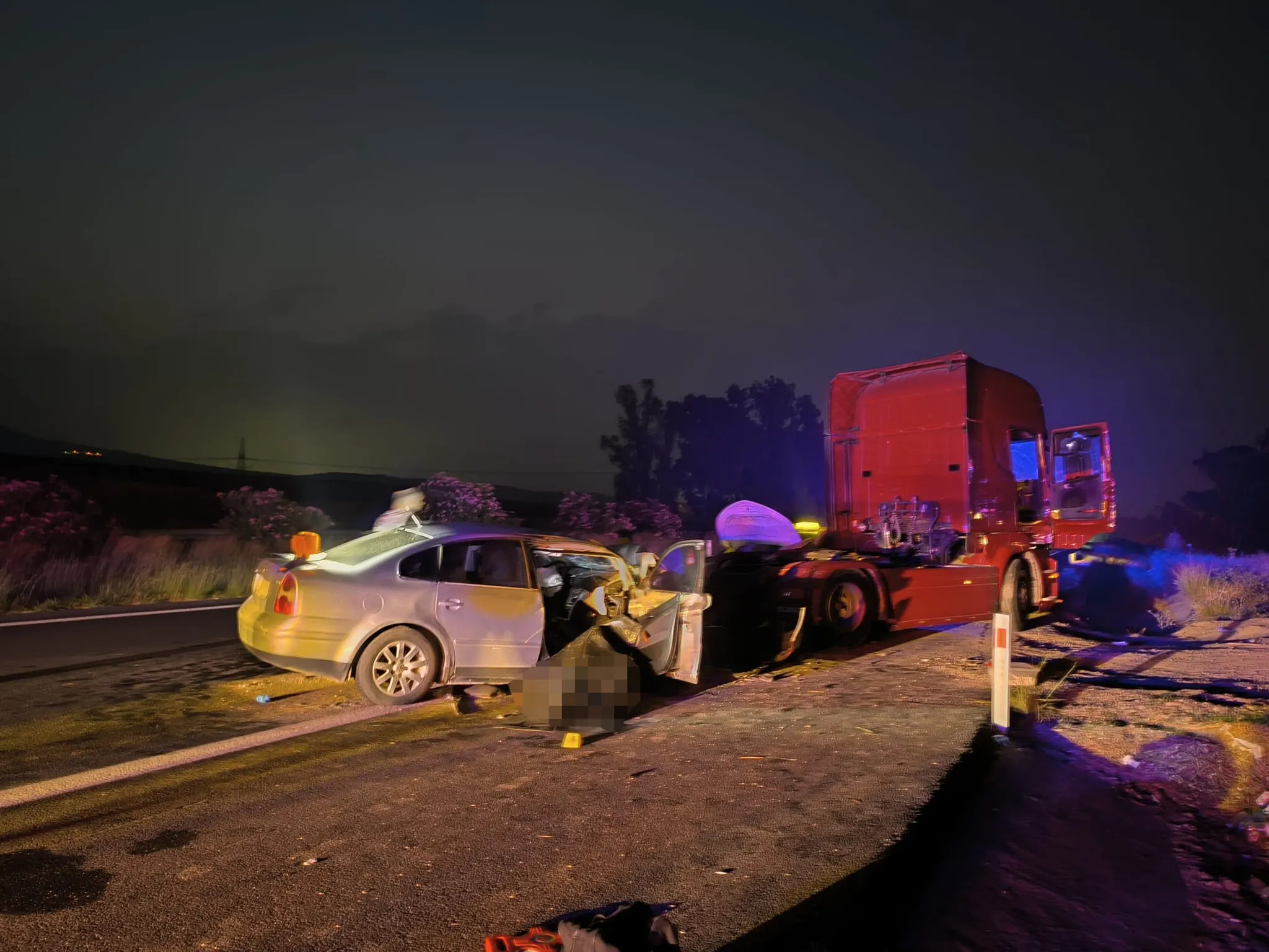 Adana'da Otomobil Park Halindeki TIR'a Çarptı: 2 Yaralı