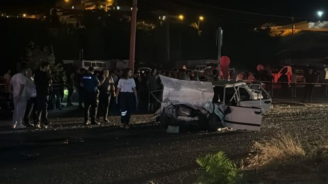 Adana'da trafik ışıklarında çarpışma: 1 ölü, 3 yaralı