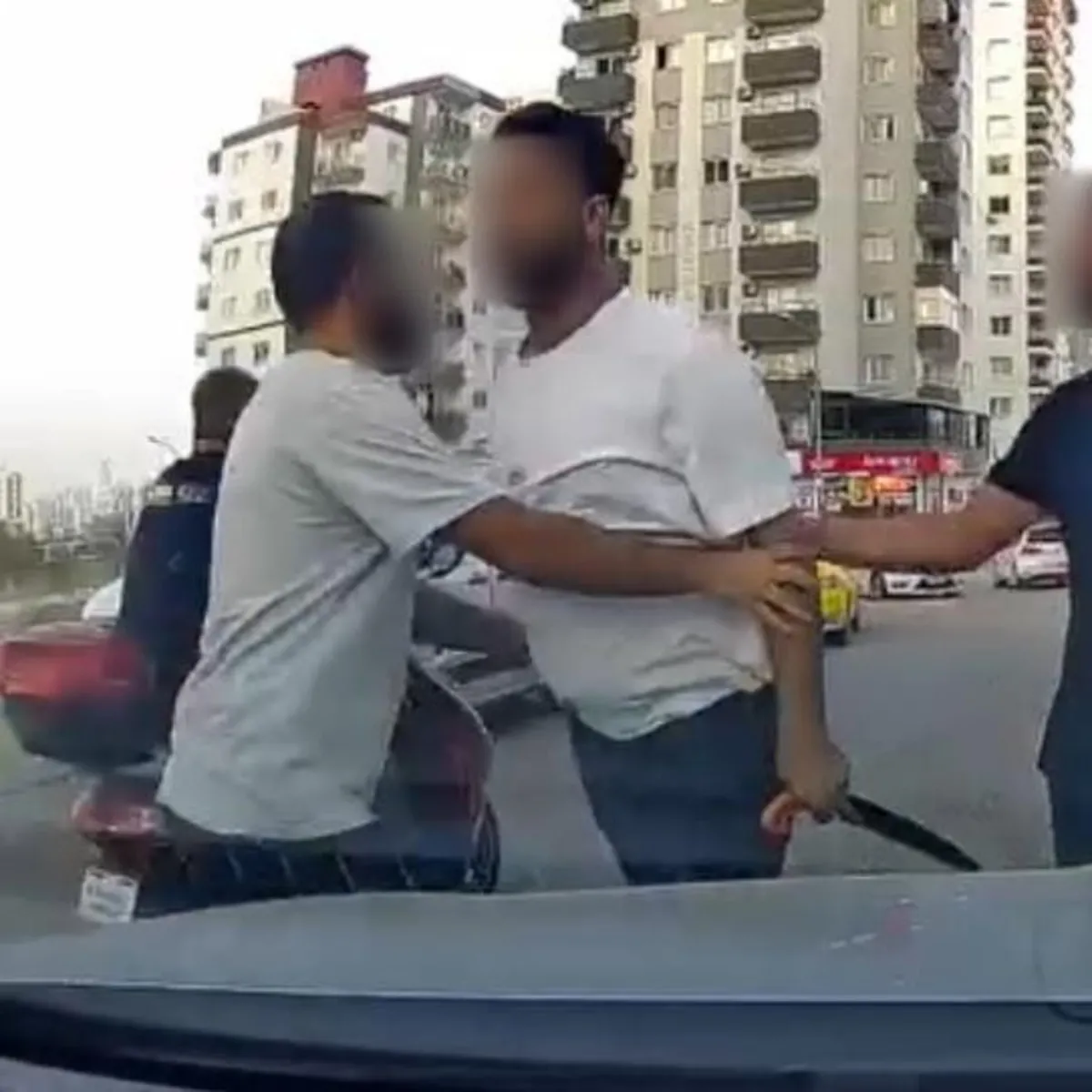 Adana'da Trafikte Testereli Korku: Saldırgan Sürücü Kamerada