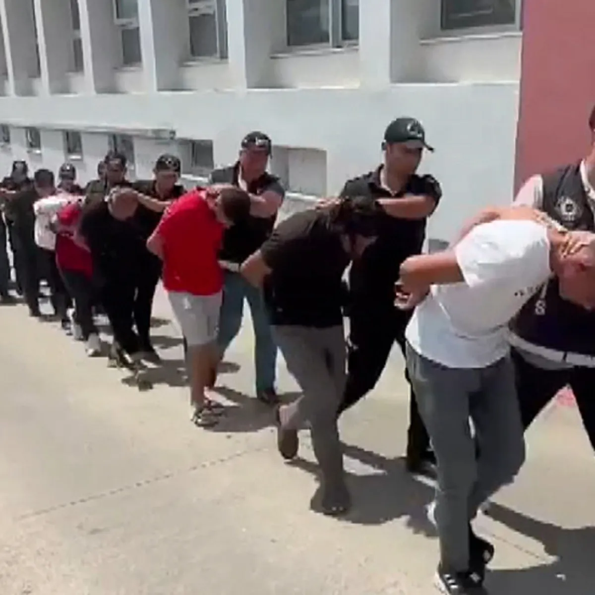 Adana'da uyuşturucu operasyonu: 70 gözaltı, 58 tutuklama