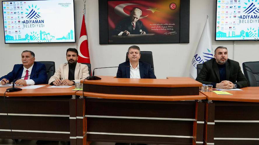 Adıyaman Belediyesi'nden Gölbaşı'na 180 Ton Asfalt Desteği