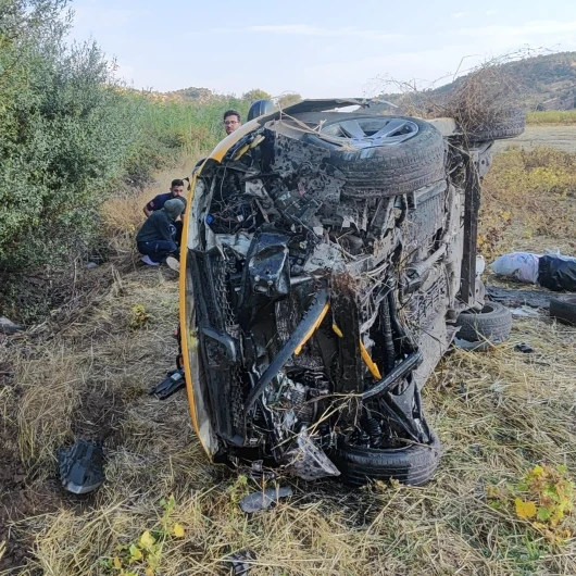 Adıyaman'da taksi şarampole devrildi: 5 yaralı