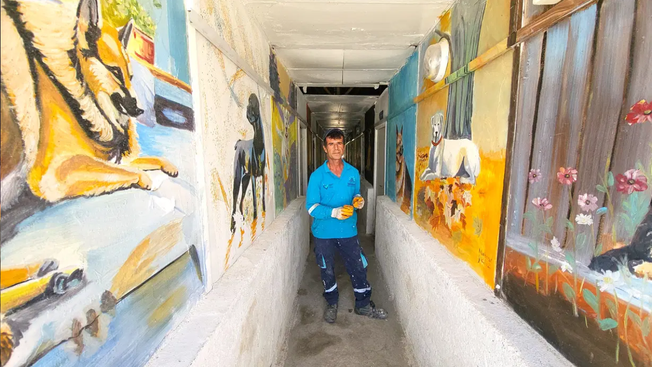 Adıyaman'da belediye işçisi sokakları sanat galerisine dönüştürdü
