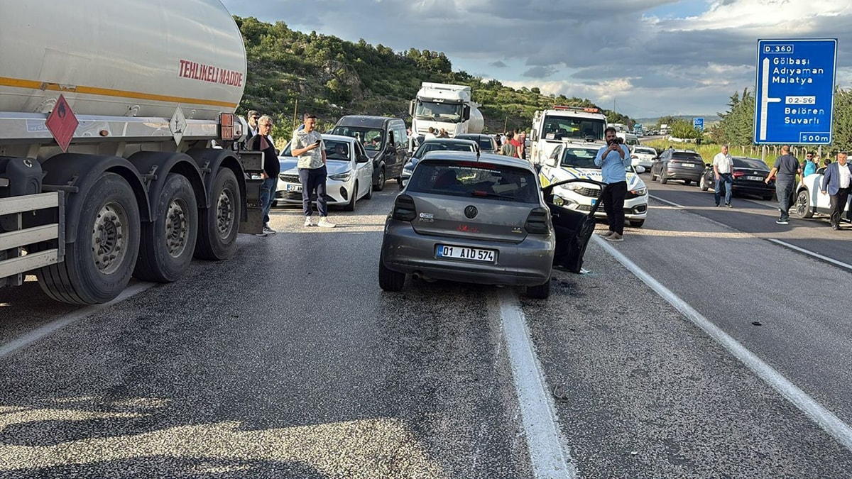 Adıyaman'da feci kazada ölen anne ve 3 çocuğu son yolculuğuna uğurlandı