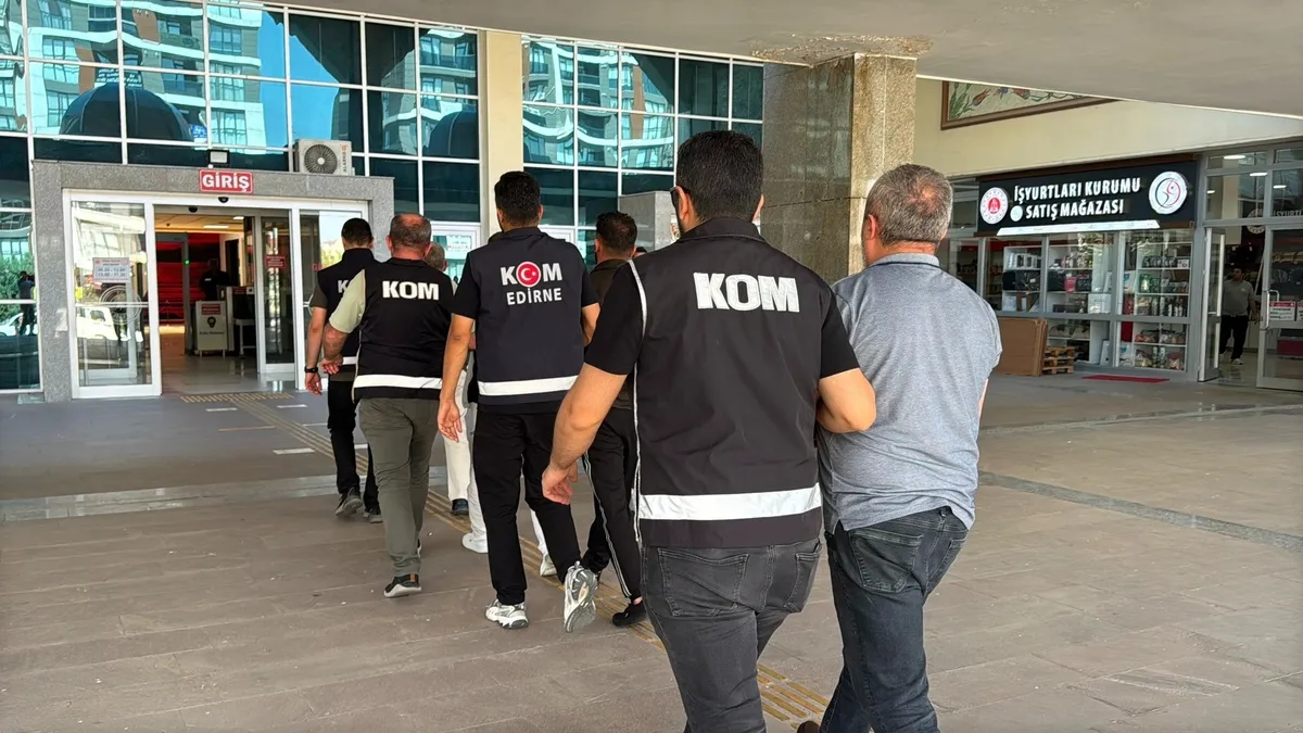 Adliye Önünde 'Adam Öldürmedik' Diye Bağırdılar