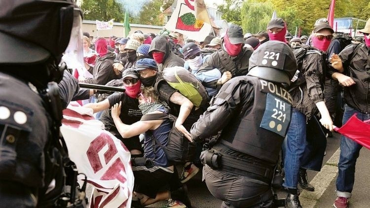 AfD'nin Kurultayı Almanya'da Protestolara Sahne Oldu