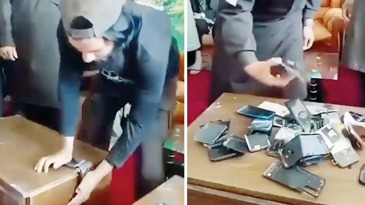 Afganistan'da devlet memurlarına akıllı telefon yasağı