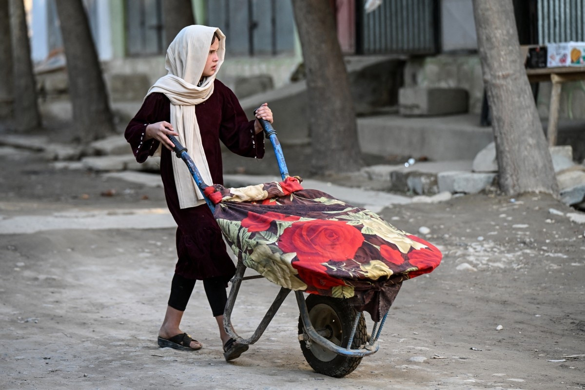 Afganistan'da Kız Çocukları Yoksulluk ve Baskı Arasında