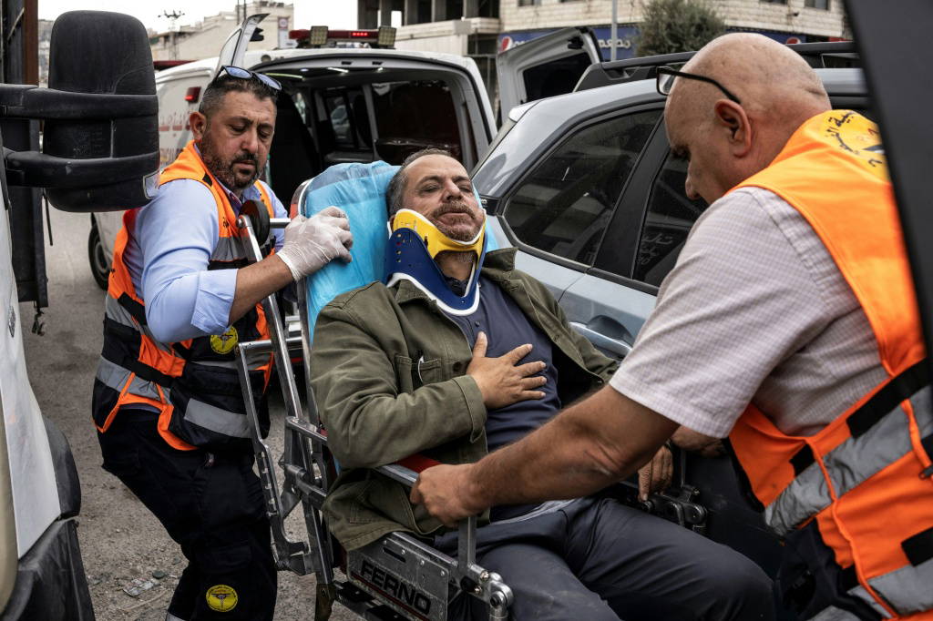 AFP Foto Muhabiri Batı Şeria'da Askerlerin Önünde Darbedildi