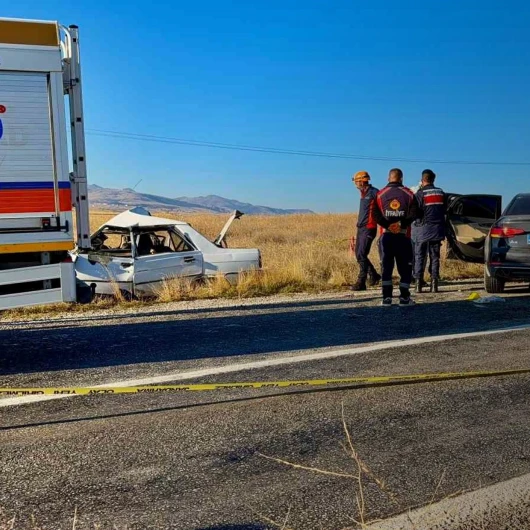 Afyonkarahisar'da kafa kafaya çarpışma: 4 ölü
