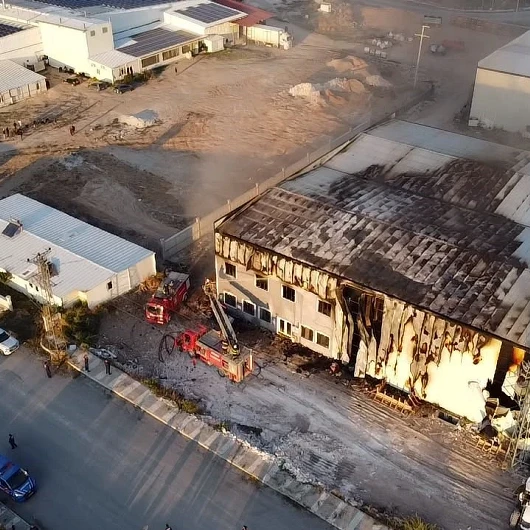 Afyonkarahisar'da fabrika yangını: Ekipler kontrol altına aldı