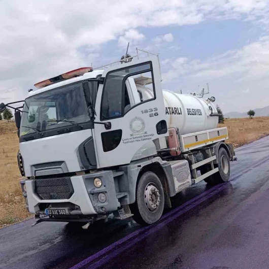 Afyonkarahisar'da Kimyasal Döküntüsü Yolu ve Araçları Mor Renge Boyadı