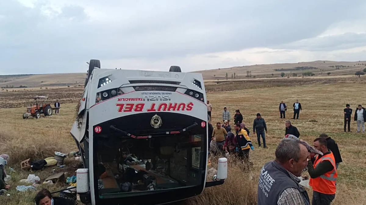 Afyonkarahisar'da Midibüs Devrildi: 25 Yaralı
